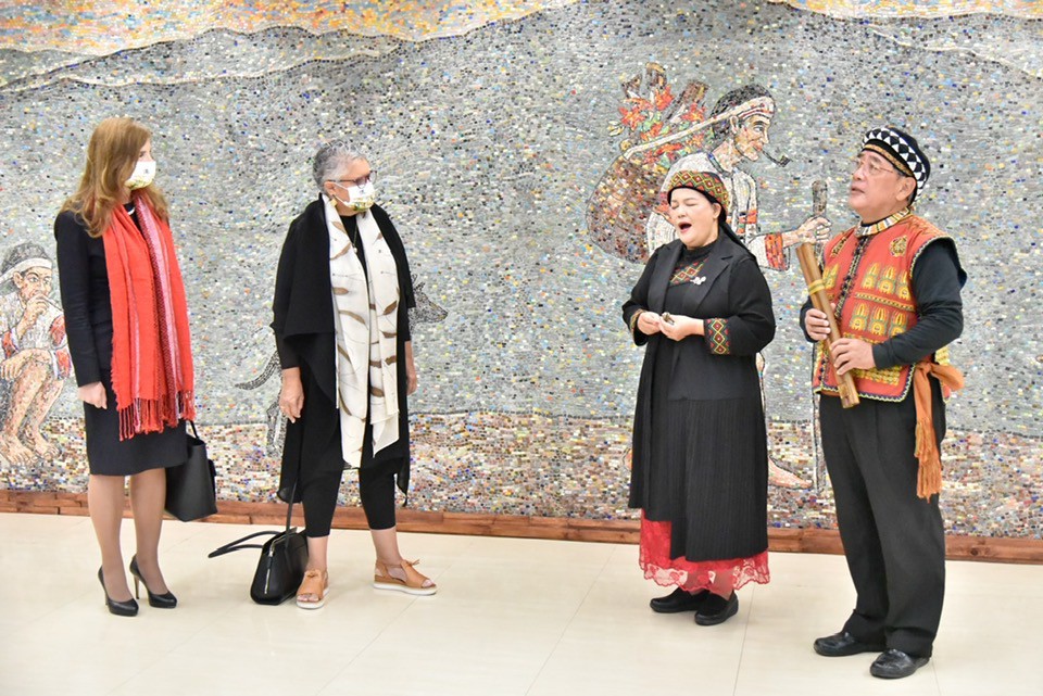 澳洲原住民女高音訪團拜會原民會