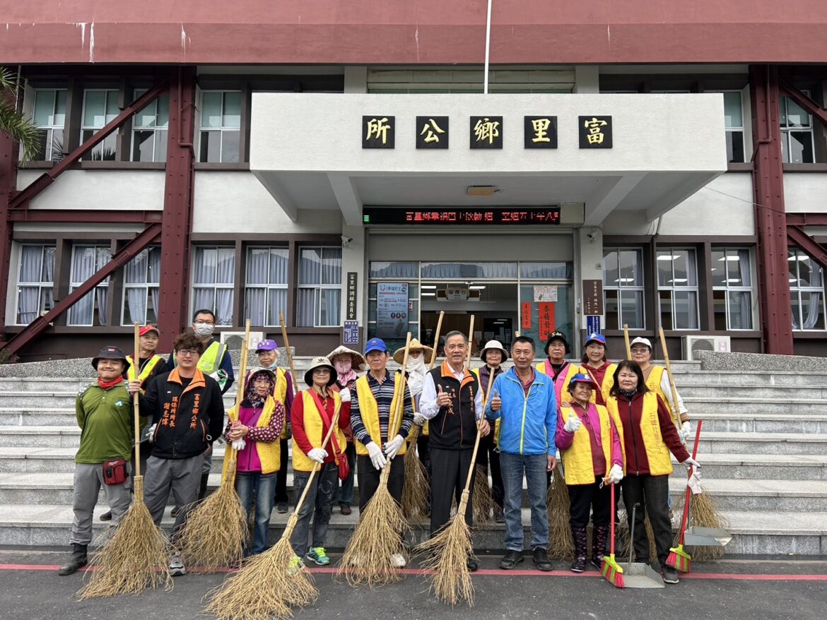 富里石牌村掃街活動展現社區團結 鄉長江東成領軍提升環境衛生