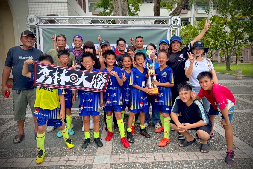 秀林大勝！花蓮稅務盃足球邀請賽，秀林國小勇奪U10男冠軍，U12女亞軍。