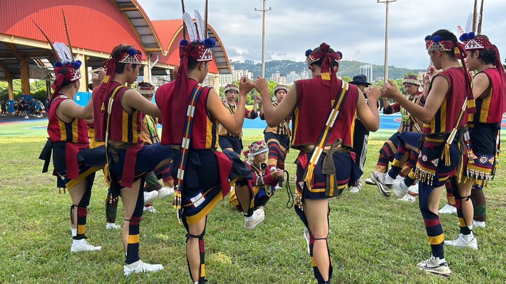 參加雙十國慶演出 唯一受邀地方政府團隊 花蓮縣府阿勒飛斯文化藝術團與百位族人共享榮耀展翅翱翔