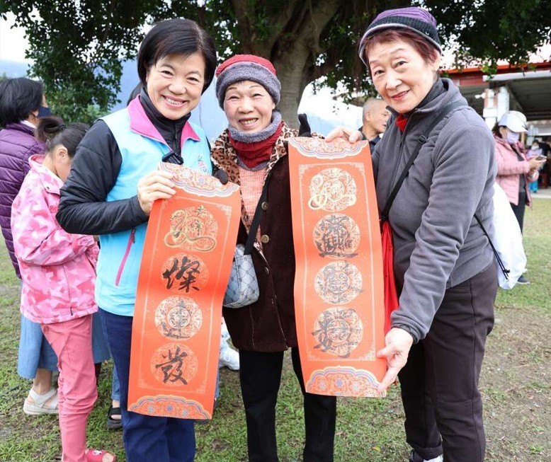 金蛇迎春名家揮毫賀新年