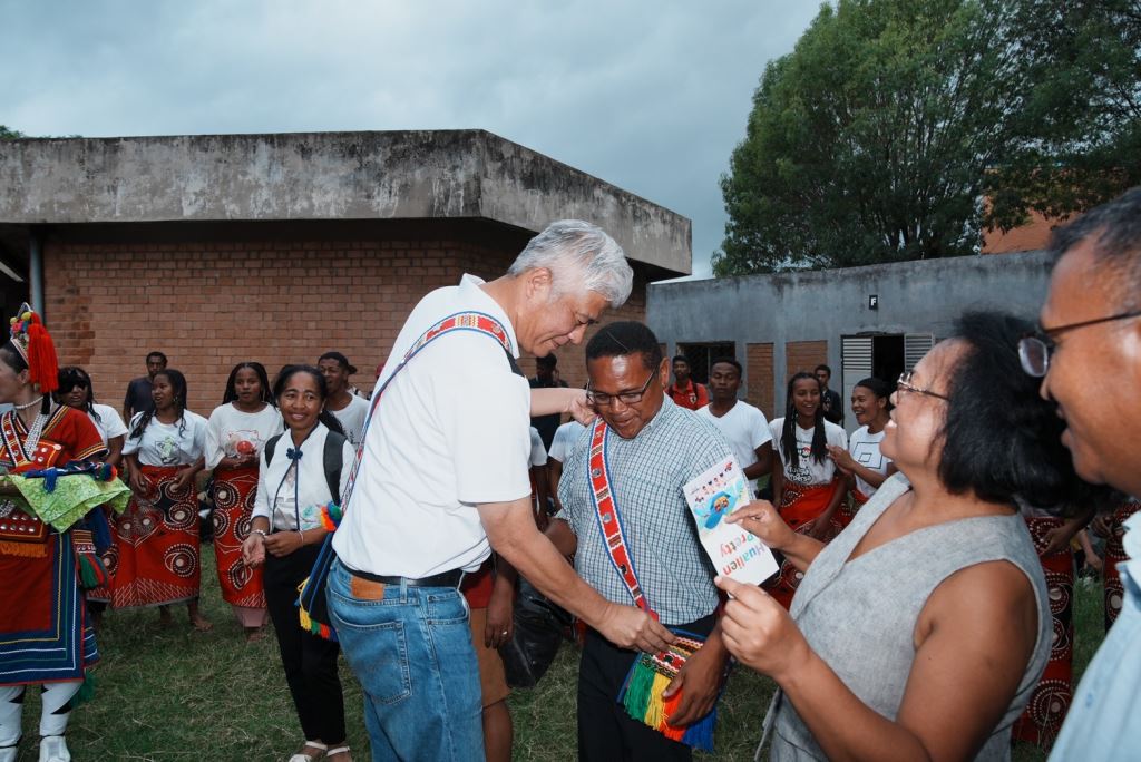 花蓮縣出訪團隊深入馬達加斯加首都塔那那利佛大學 與超過百位師生同場開展南島語言與文化雙重交流