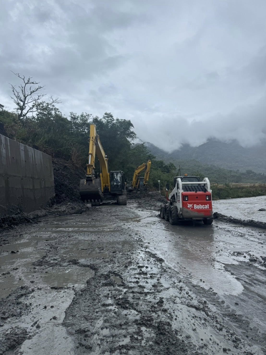薇帕颱風災情重創花東鄉道 花76線+4K及花74線2K+200嚴重坍方 富里鄉公所神速搶通展現超高效率