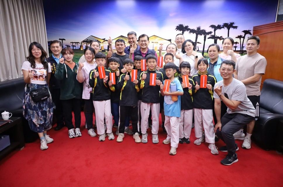 新城鄉公所表揚嘉里國小運動績優選手