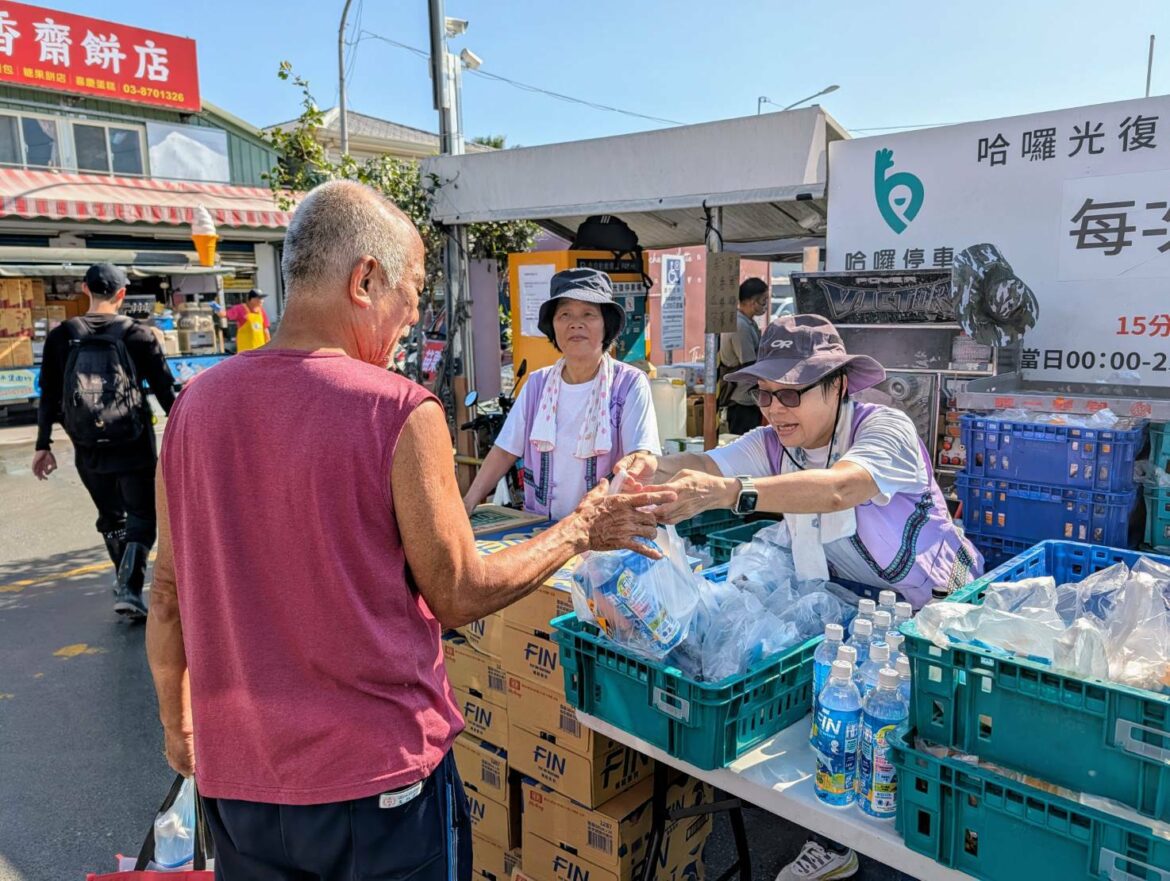連假期間花蓮縣政府發放3萬份早午餐 感謝鏟子超人及志工無私大愛的協助