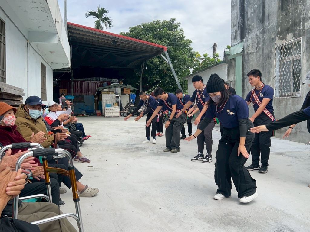 花蓮部落大學18堂文化療癒課程走入12間文健站 陪伴長者災後重新找回生活與笑容