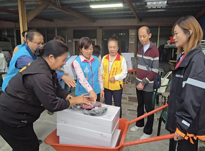 吉安鄉長持續關懷災民生活不停歇 再整合善款添禦寒物資馳援光復