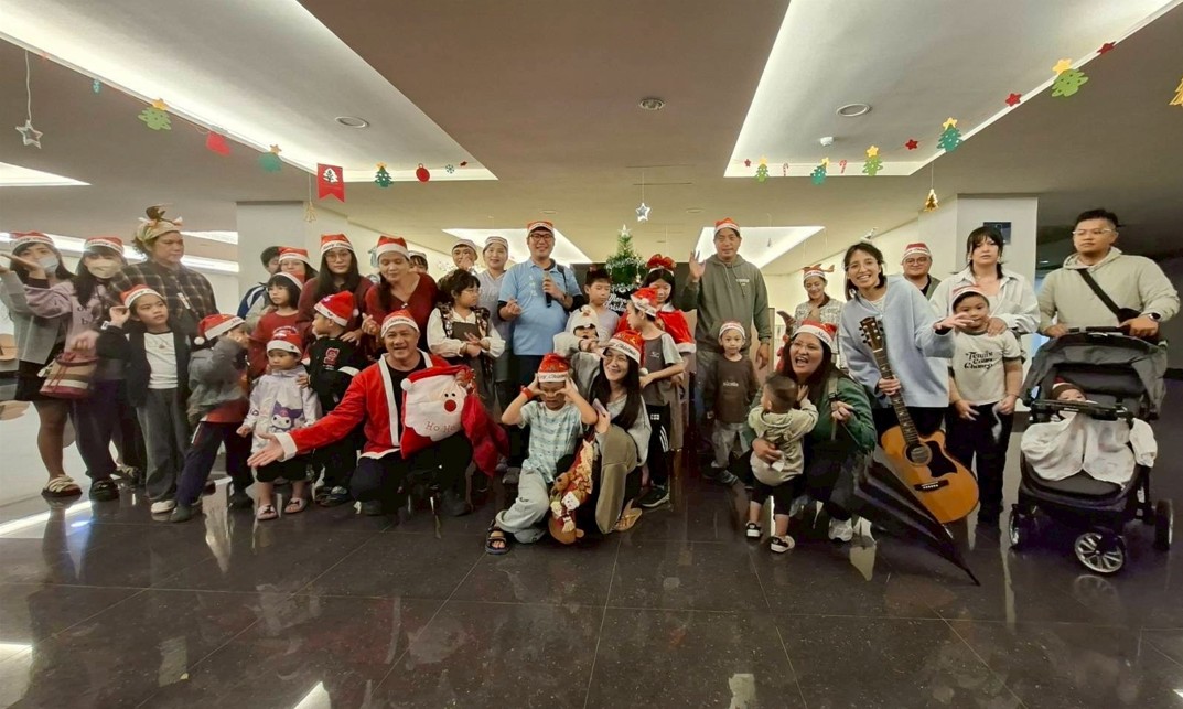青年安心成家住宅舉辦聖誕報佳音活動 數百名鄰居彼此祝福溫馨熱鬧慶耶誕