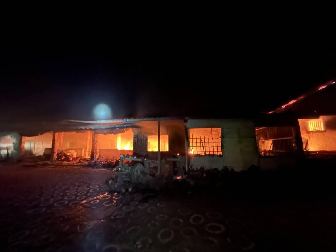 玉里赤科山生態農場火警　鎮長龔文俊春節前夕關懷受災戶並先行墊付救助金