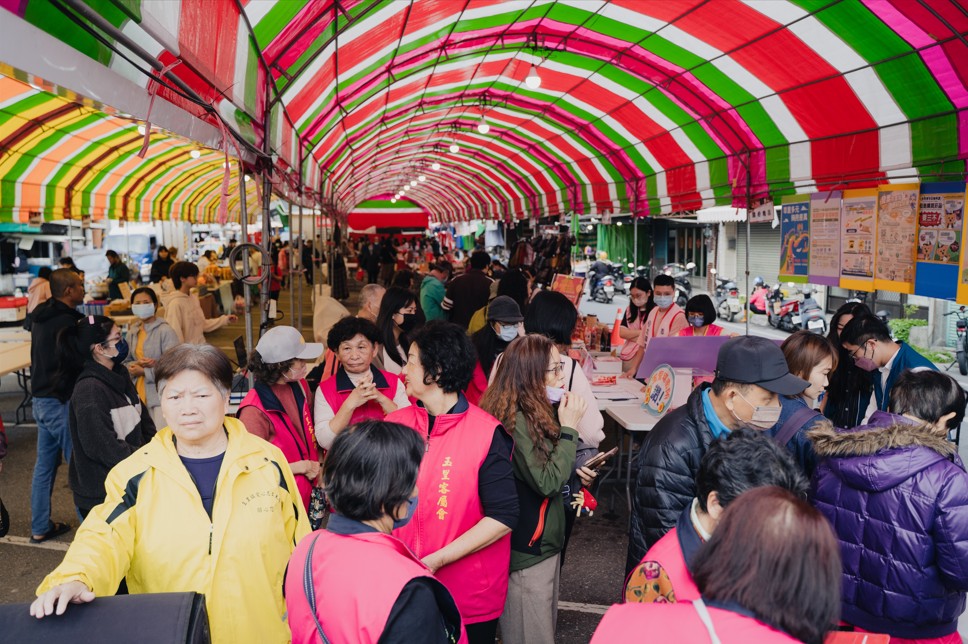 玉里年貨大街「馬」上開逛萌馬燈籠、插花盆飾集點大方送
