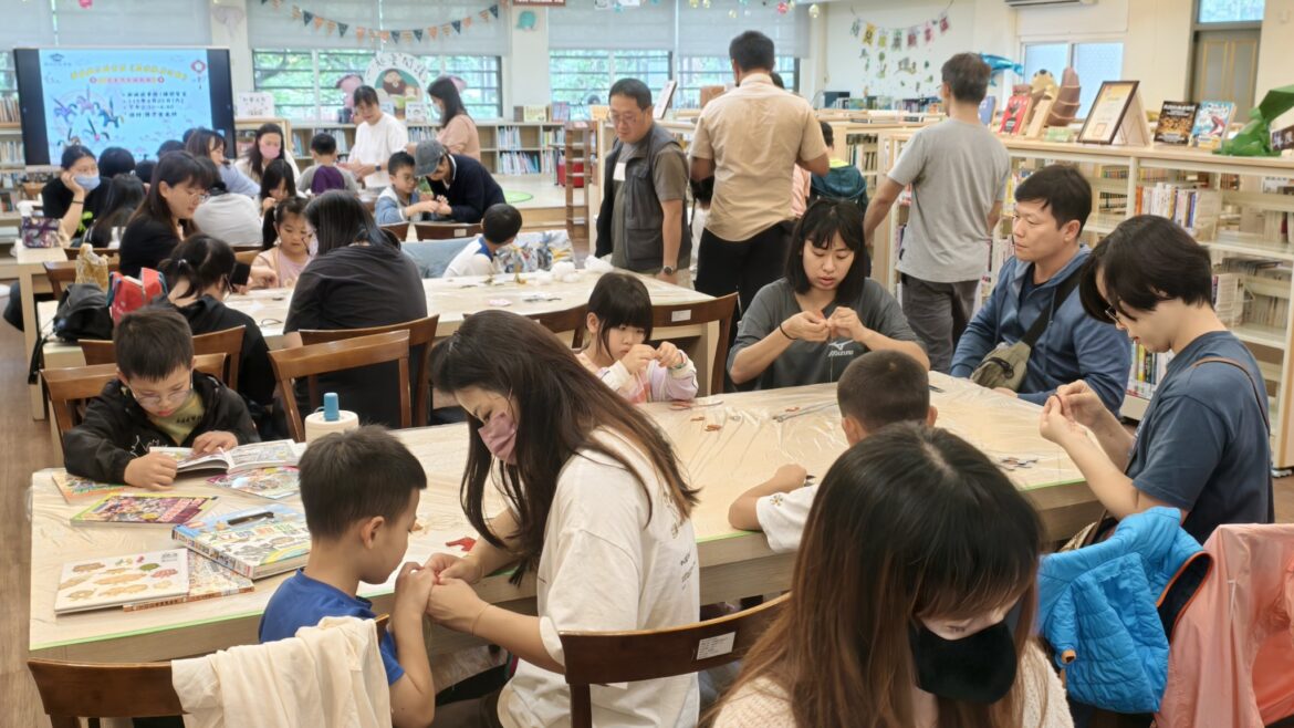 巧手縫幸福．皮革馬年鑰匙圈】親子手作溫馨登場— 新城鄉立圖書館，讓鄉親縫出親子陪伴與閱讀好時光 —