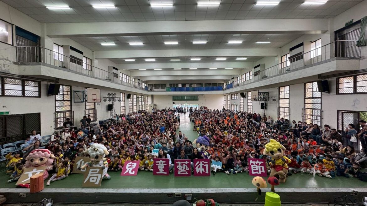 藝術扎根秀林！「小青蛙劇團」魅力開演 吸引近千名學童齊聚共賞《七隻小羊》