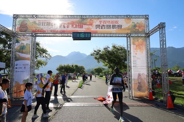2026六十石山超半程馬拉松報名突破1500人!　九國跑者齊聚富里挑戰金色花海賽道