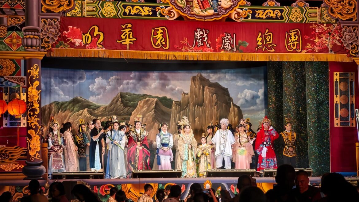 明華園戲劇總團《張果老與藍采和》新城鄉熱鬧開演 縣鄉攜手推動傳統藝術巡演由孫翠鳳領銜再現八仙傳奇