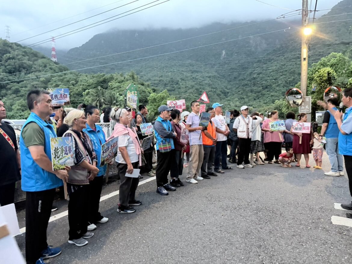 胡智民服務團隊佳民村掃街拜票熱度攀升 上百支持者到場相挺 提出農業升級六大藍圖 宣示打造綠色觀光與幸福秀林