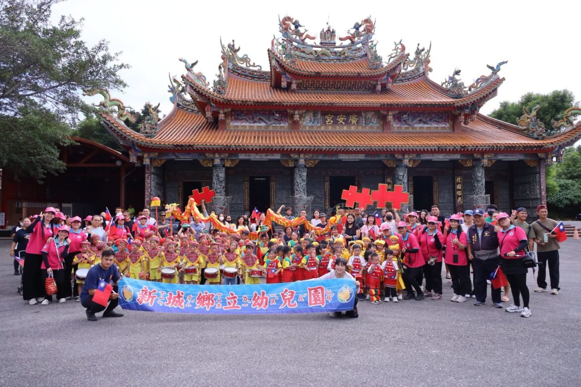 新城鄉立幼兒園小小兵與鄉長歡慶國慶 何禮臺：從小培養國家認同更展現孩子創意與學習成果